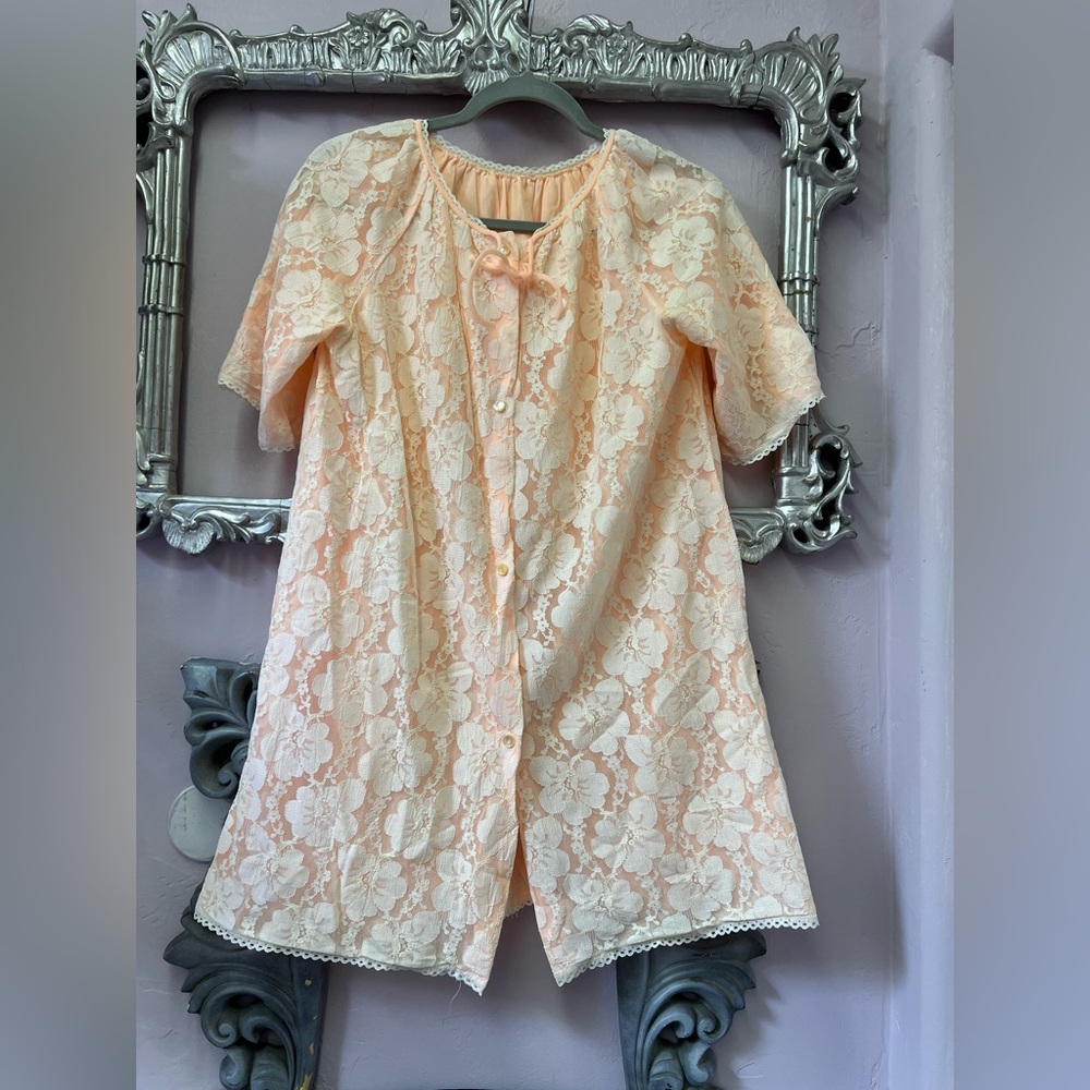 Vintage Union tag peach lace housecoat